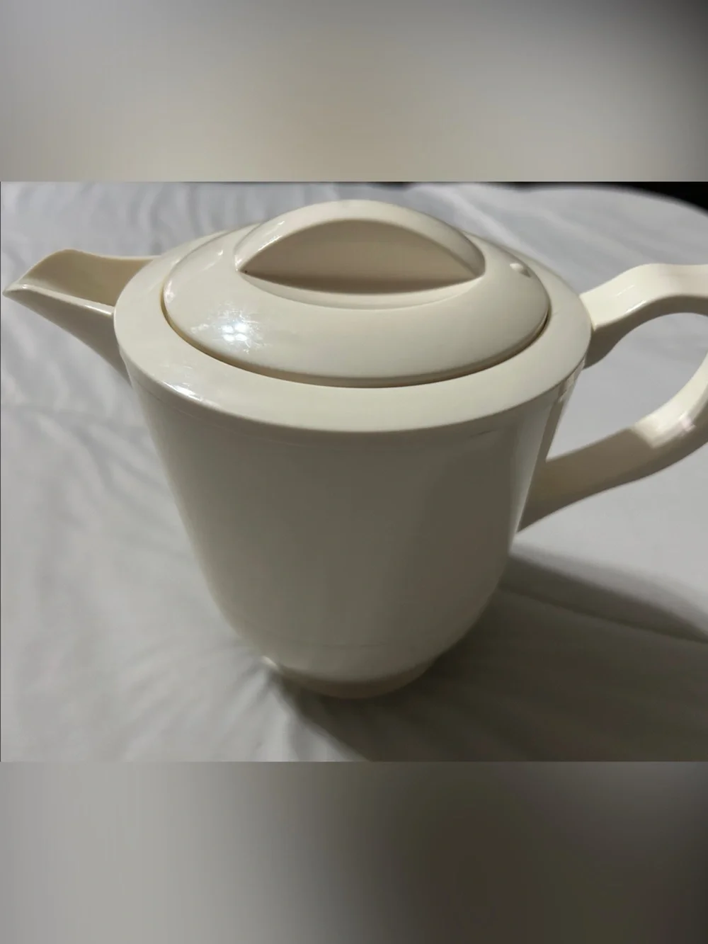 Source Unknown Cream Plastic Coffee/Tea Pitcher